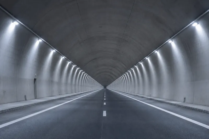 Illustrativ tunnelinteriör med betongvalv